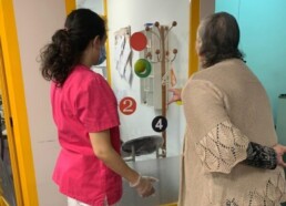 persona cuidadora en residencia