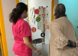 persona cuidadora en residencia