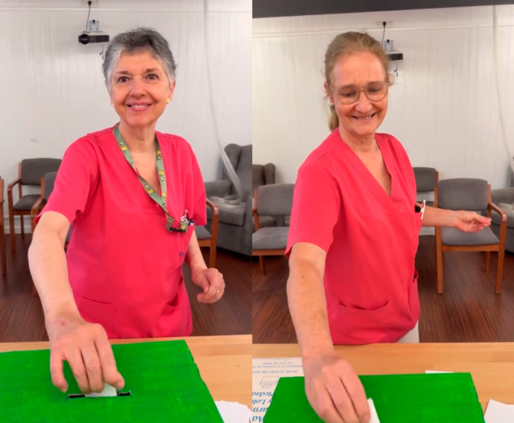 Les treballadores del centre (d'esquerra a dreta): *Rosalina, adjunta d'infermeria, i Francesca, infermera.